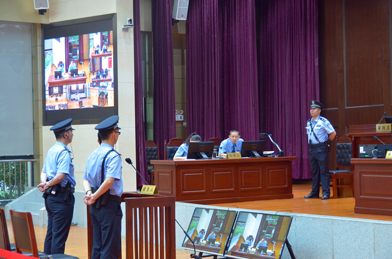 庭审.jpg