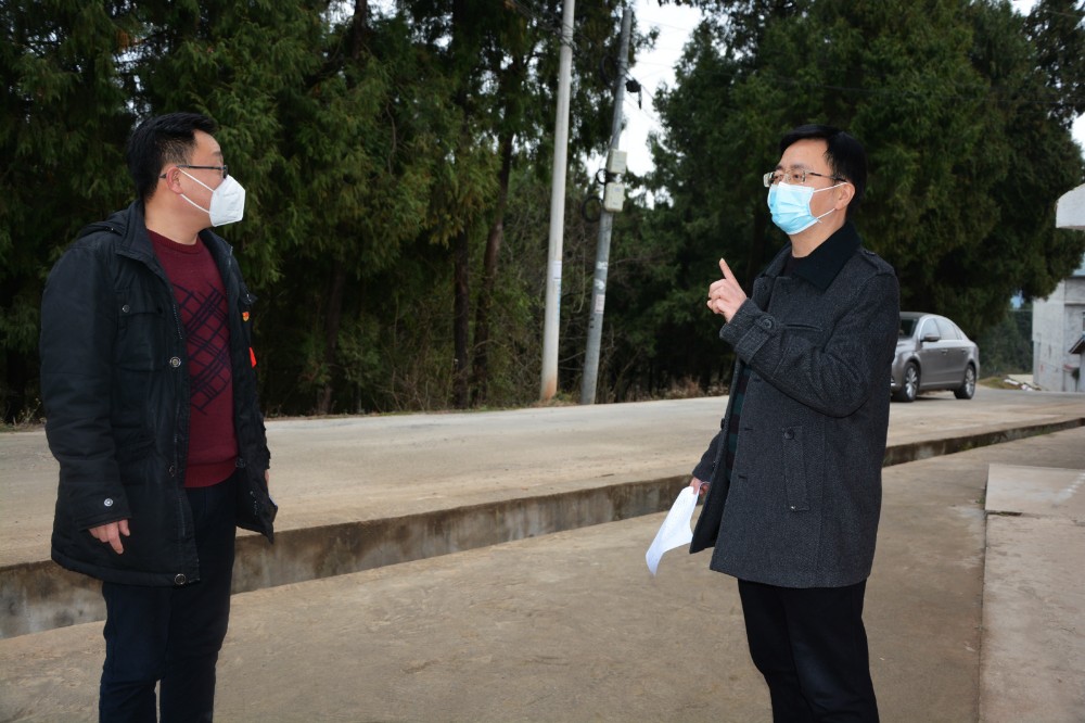 董升礼检察长（右一）赴凉山乡督导疫情防疫工作，对党委政府主要领导提要求_meitu_2.jpg